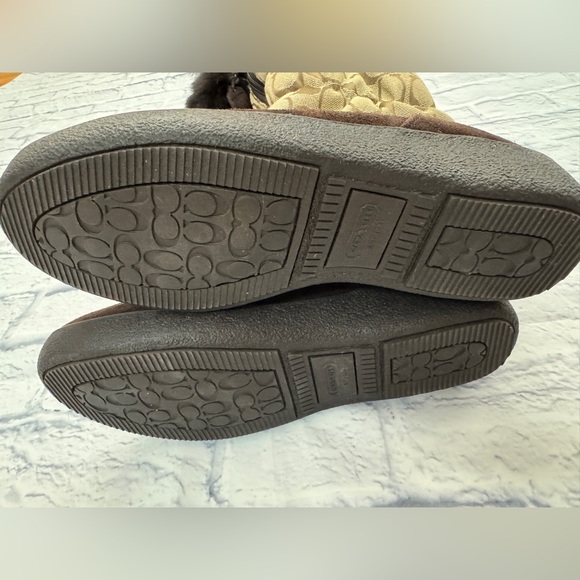 COACH THEONA WINTER BOOT SIGNATURE COACH PRINT FUR TRIM BOOT size 8B - Picture 7 of 9